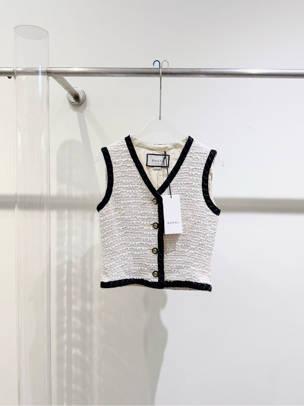 🚩steal Gucci Ivory Labeled Garment with Black Trim Accents